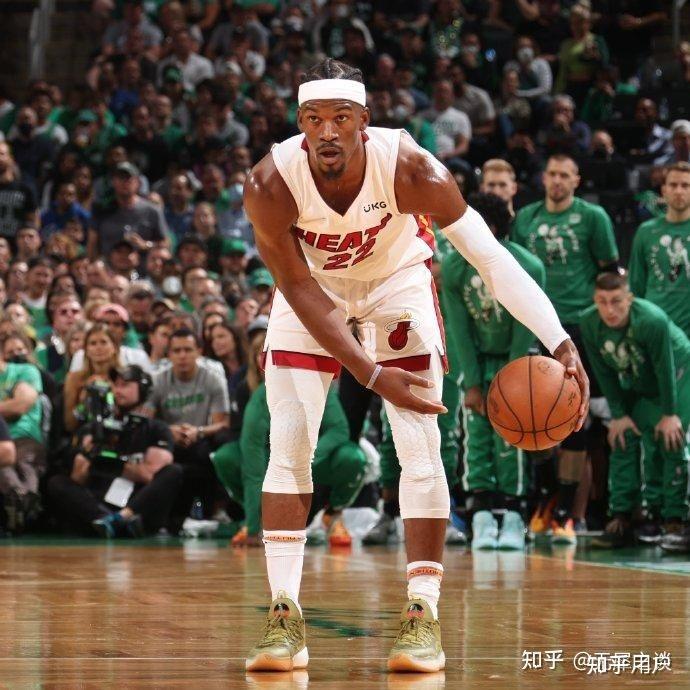 FNC轻取FLY，Knight线上压制力十足宿命之战四强赛，强势挺进下一轮的简单介绍