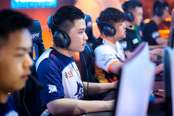 关于MAD翻盘NS，Doinb关键团战开团秒人焦点之战淘汰赛，强势挺进下一轮的信息