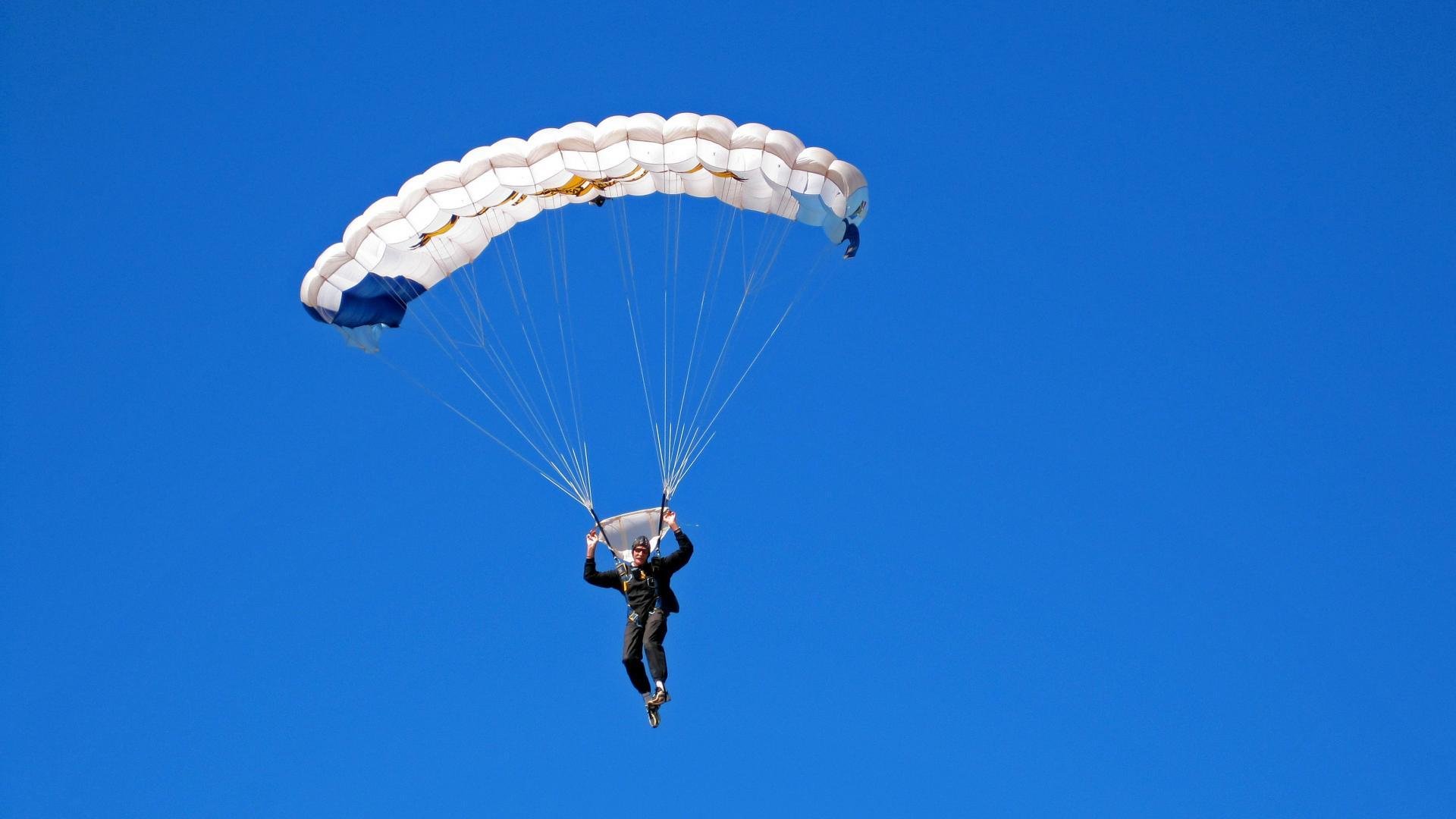 霍勒迪绝杀之夜！抢七大战30分三双封神，老鹰逆袭广东昂首晋级