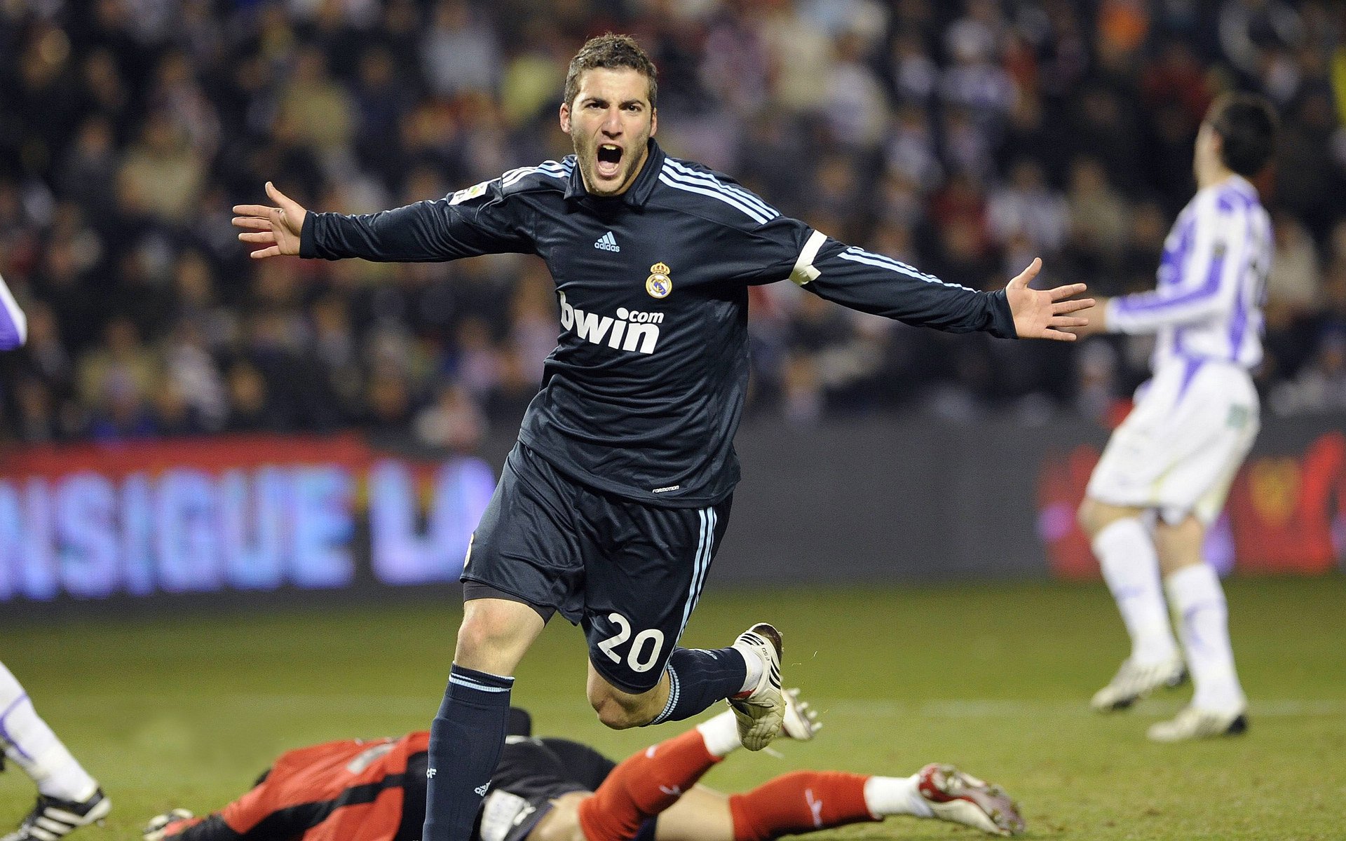 开云体育登录-阿劳霍东决封神！秘鲁险胜马里夺队史首冠，末节15分演绎孤胆英雄