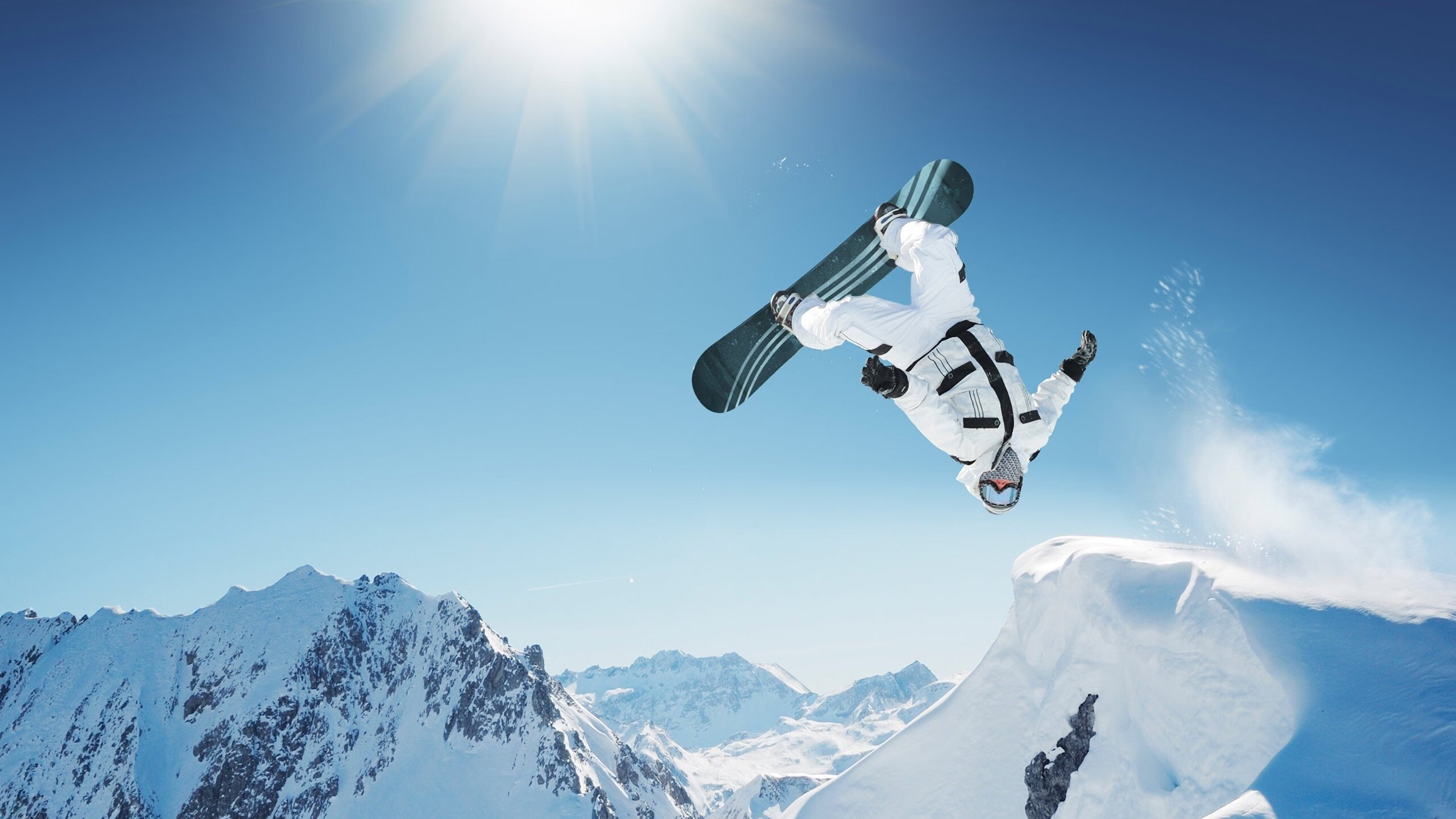 恐怖存在感！里昂0-2那不勒斯，莱万虽未破门却统治全场，他重新定义了中锋？