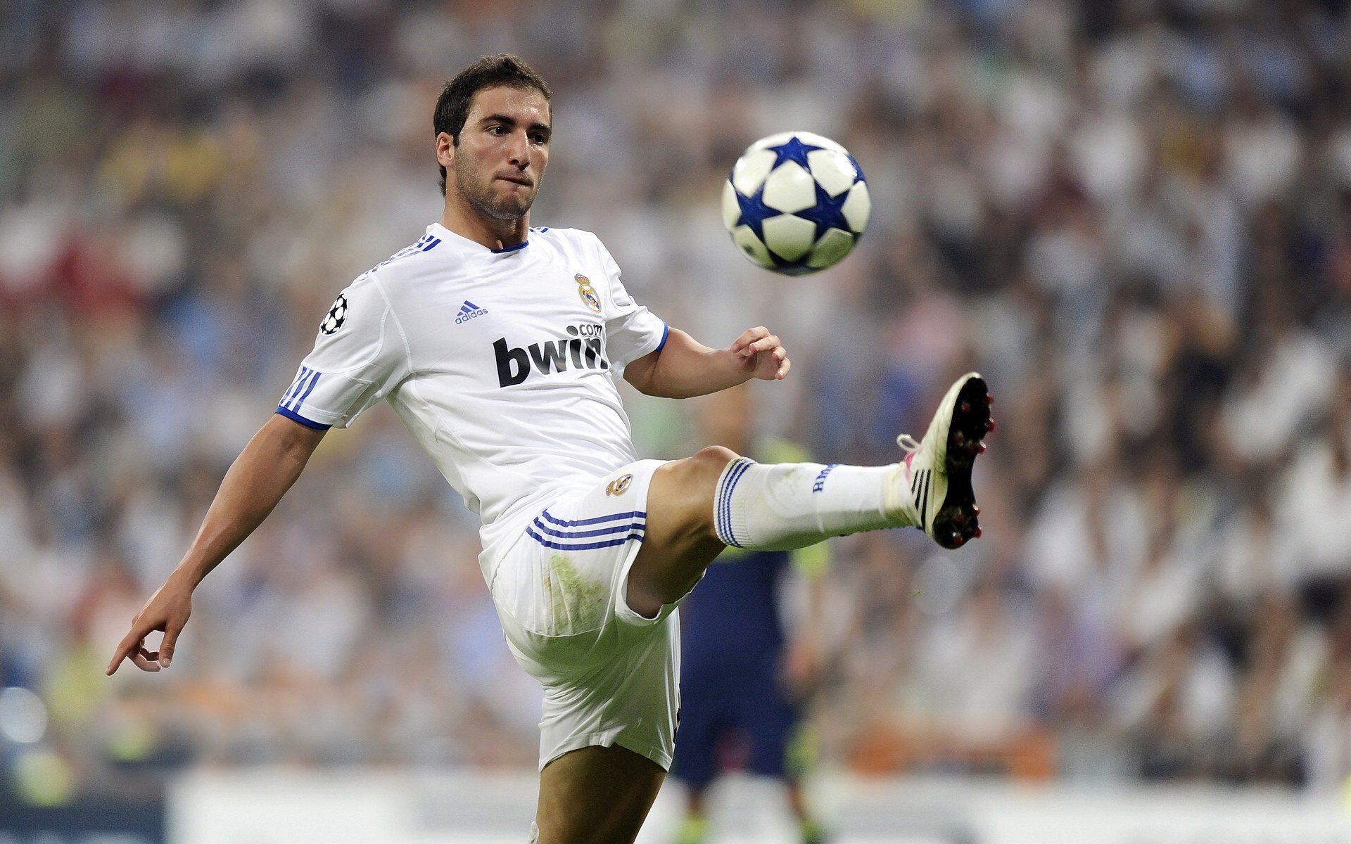 NBA公牛绝命一波流彰显底蕴，德甲赛场库里神奇接管致敬勇士传奇